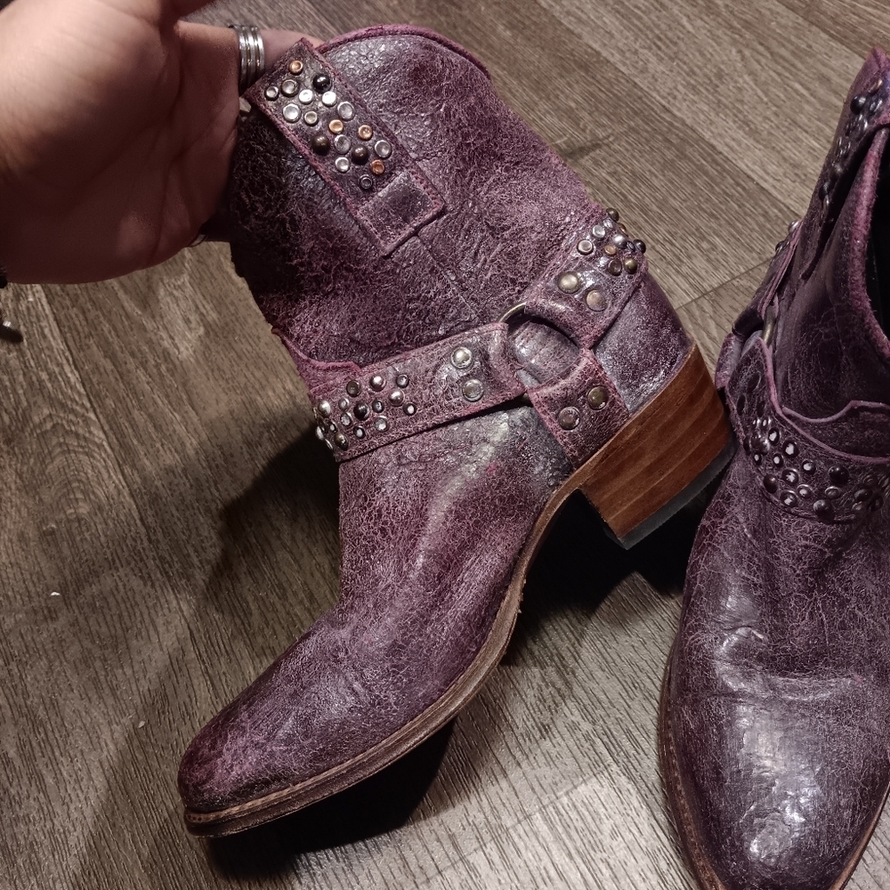 Frye Deborah Studded Short Cowboy Boots Distressed Leather Harness Sz 6.5 M - Picture 4 of 8